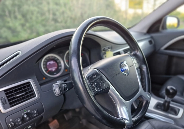 Volvo V70 cena 26900 przebieg: 299999, rok produkcji 2010 z Szczytna małe 352